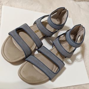 TSUBO Blue Leather/Suede Sandals Sz 8.5
